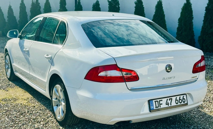 Skoda Superb cena 29990 przebieg: 165000, rok produkcji 2011 z Kościan małe 232